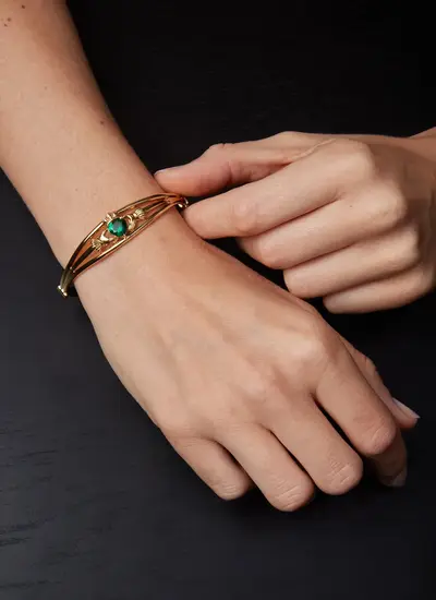 Claddagh Heart Bangle With Green Stone